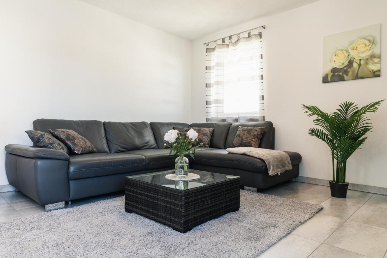 Ferienwohnung Am Zeppelin Hangar FDH Екстериор снимка