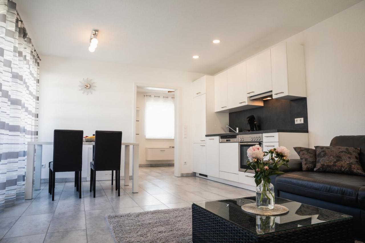 Ferienwohnung Am Zeppelin Hangar FDH Екстериор снимка
