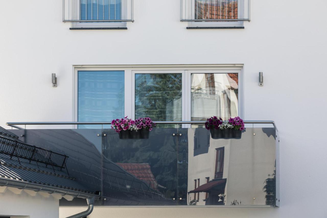 Ferienwohnung Am Zeppelin Hangar FDH Екстериор снимка