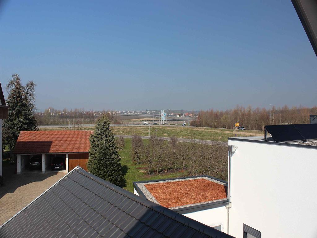 Ferienwohnung Am Zeppelin Hangar FDH Екстериор снимка
